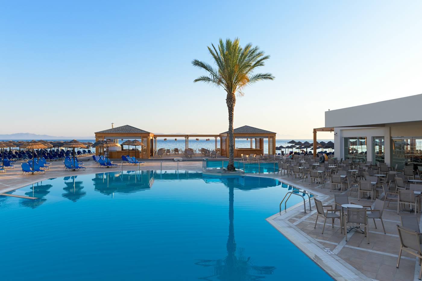 Avra-Beach-Resort-Hotel---Bungalows-Pool-2