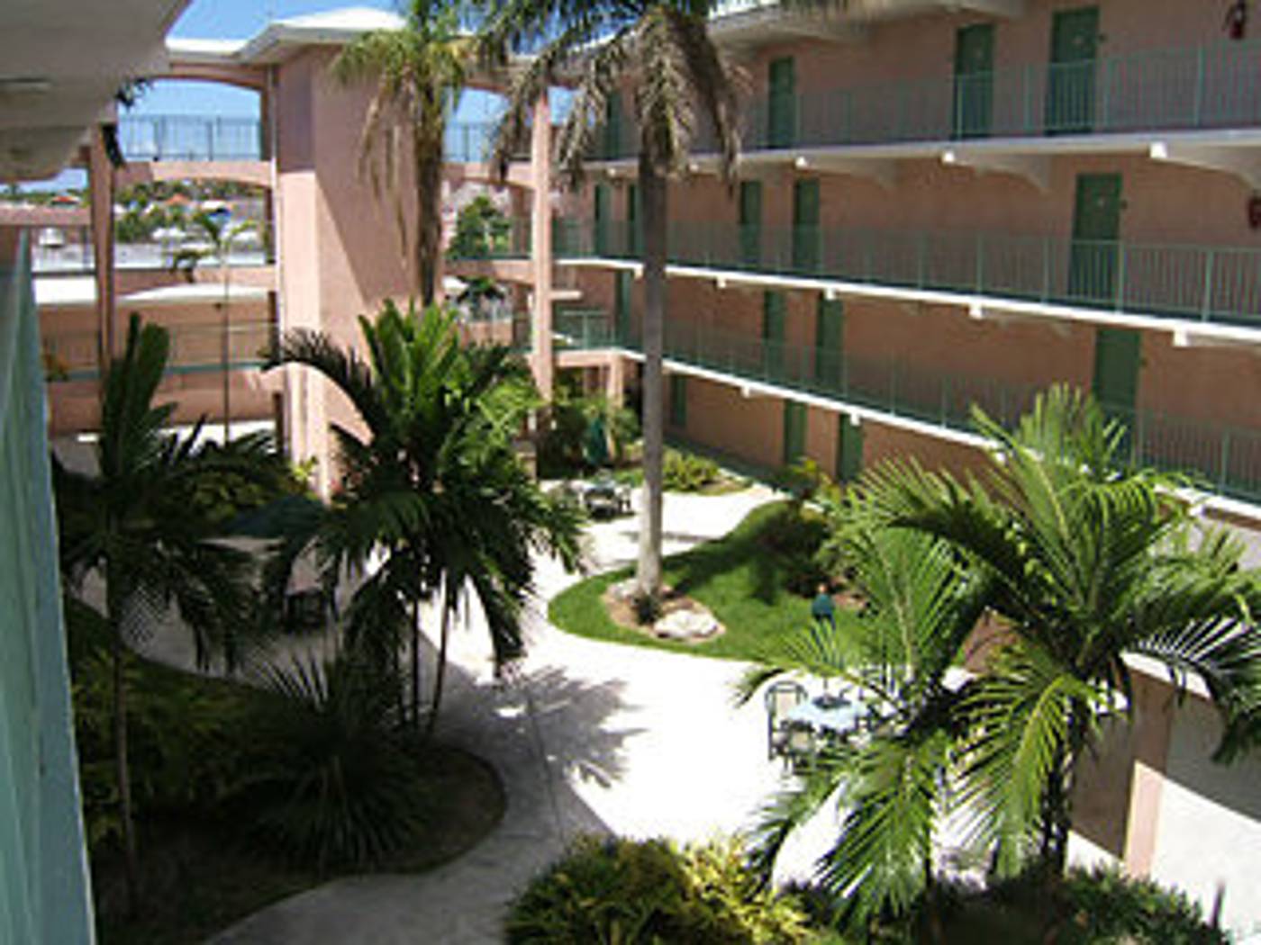 Castaways Resort & Suites