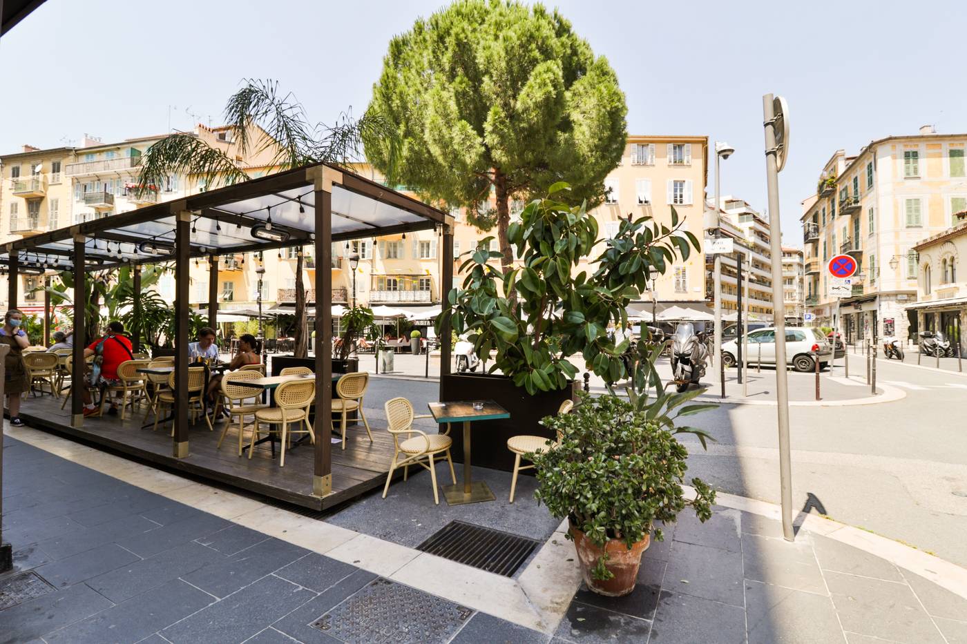 Hotel-du-Pin-Nice-Port-Terrace-4