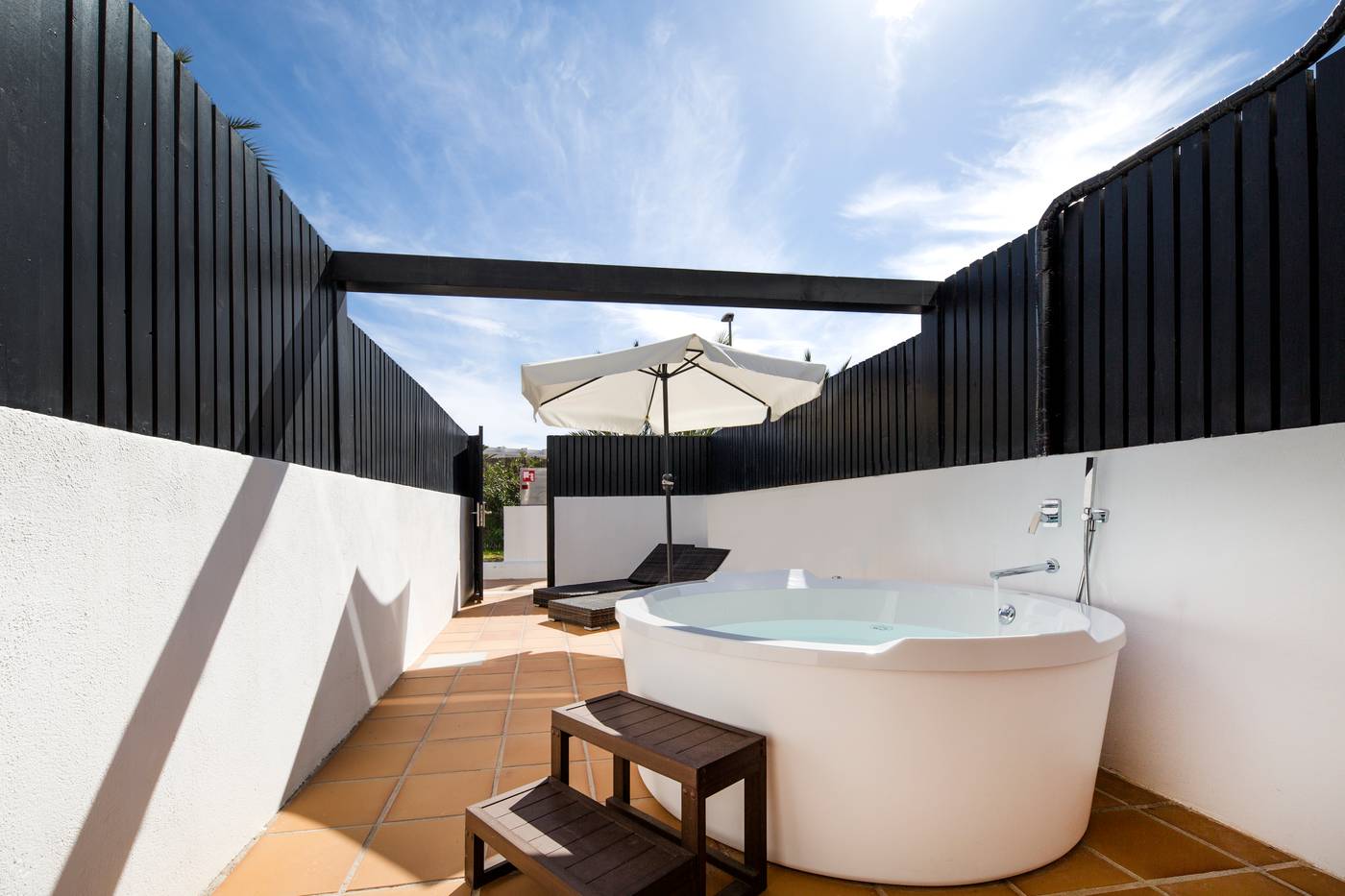 Club-Bahamas-Ibiza-Room-11