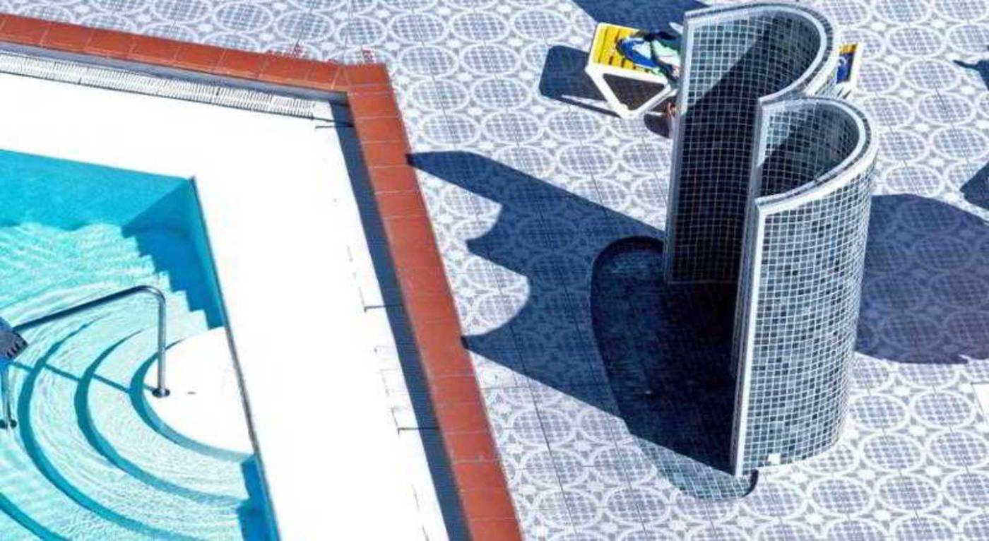 Las-Arenas-Apartments-Pool-13