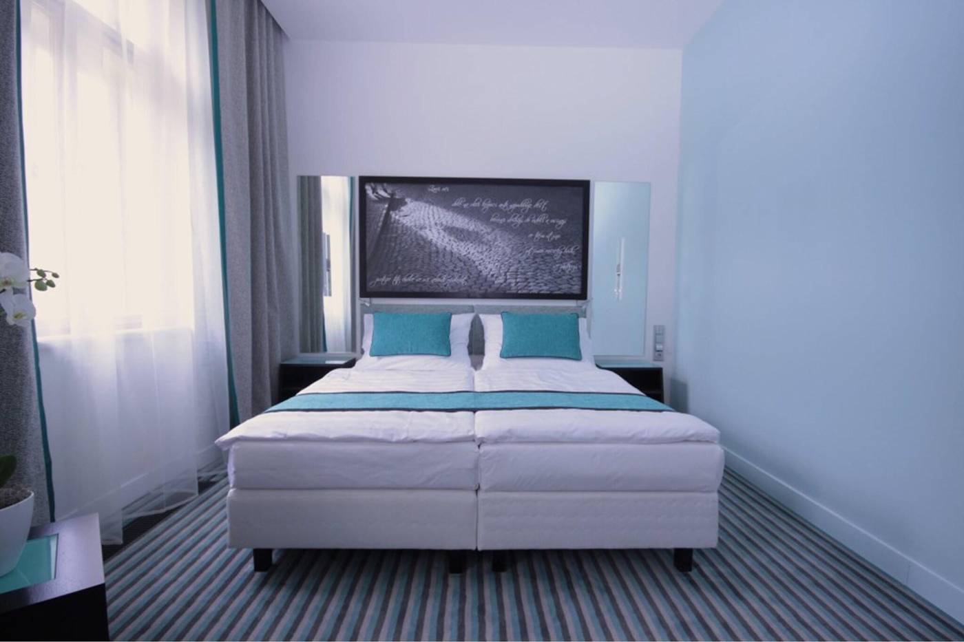 Red---Blue-Design-Room-9