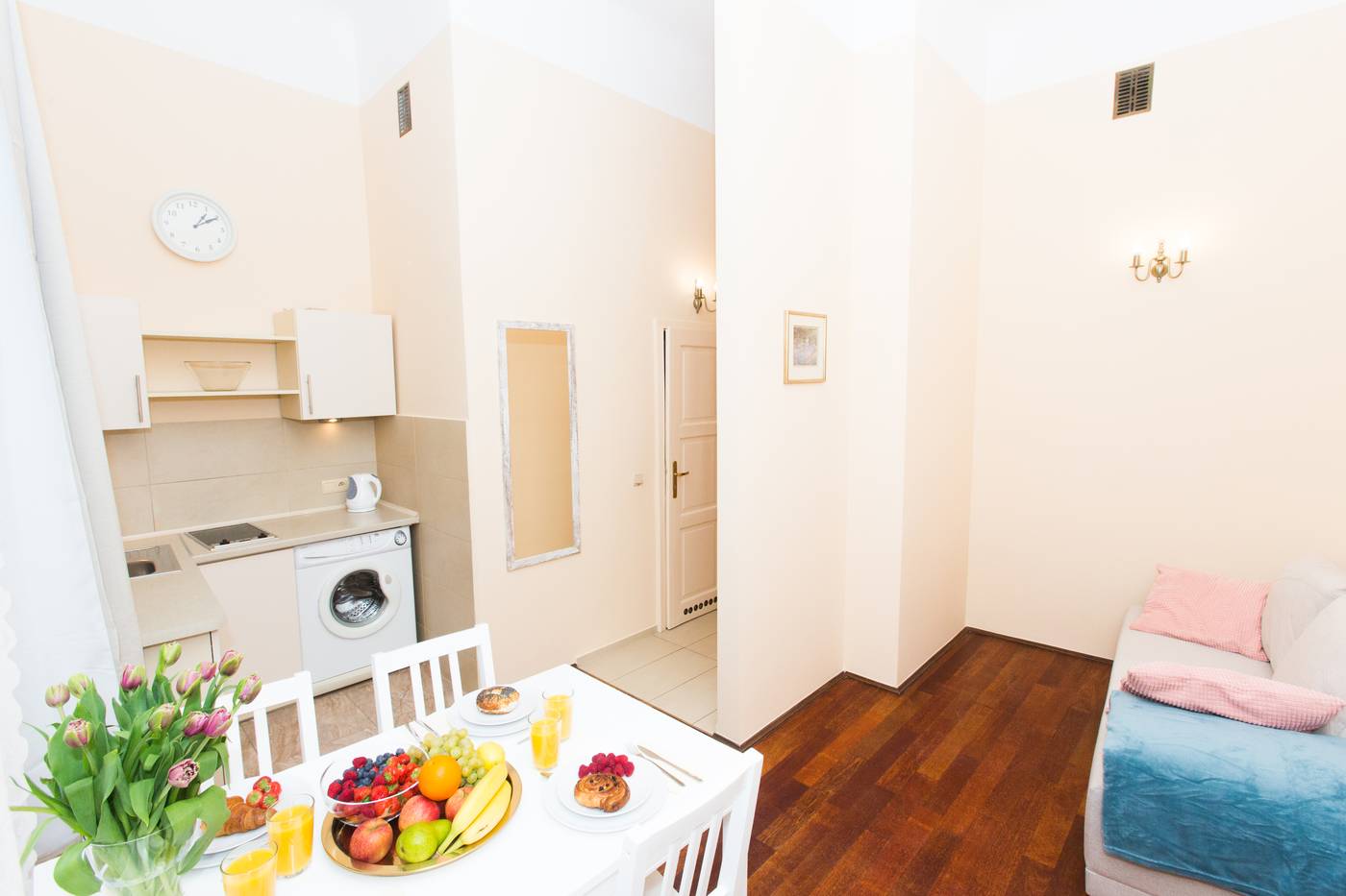 Apartments-Roman-Room-43