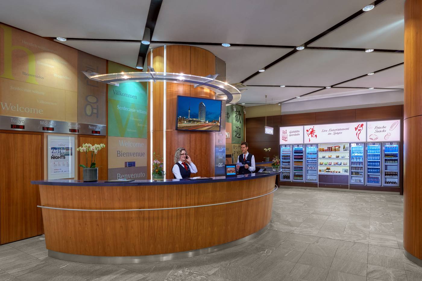 Park-Inn-by-Radisson-Berlin-Alexanderplatz-Lobby-27