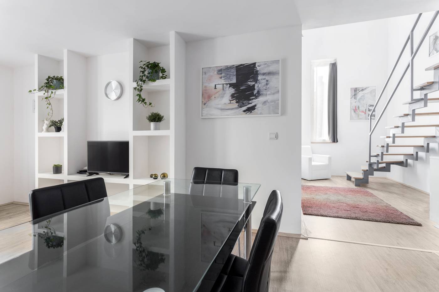 Hotel-Mika-Downtown-Room-17