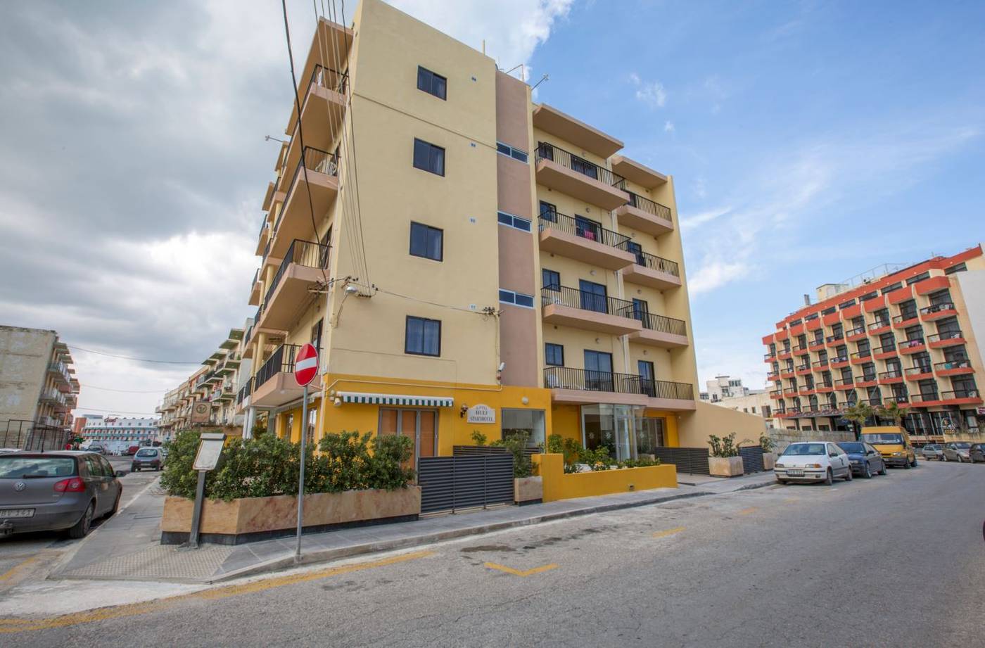 Huli Hotel & Apartments