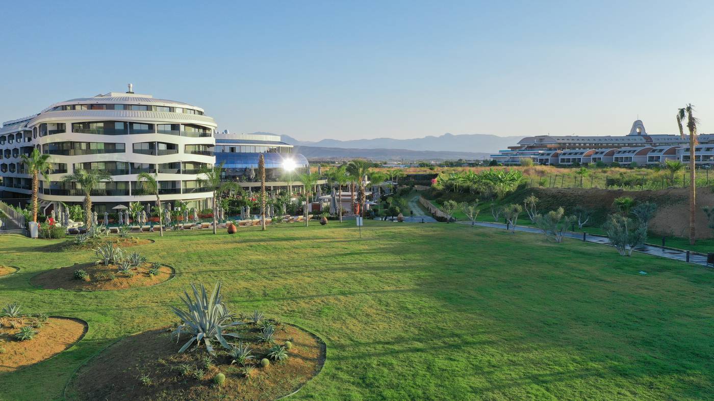 New - Liu Resort Side