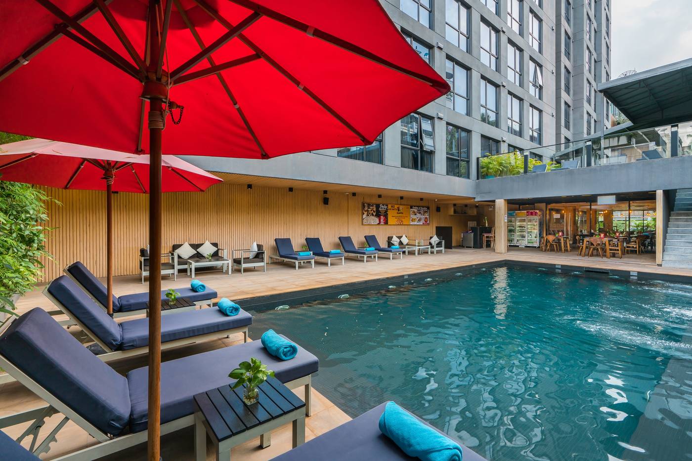 Galleria-12-Sukhumvit-Bangkok-by-Compass-Hospitali-Pool-2