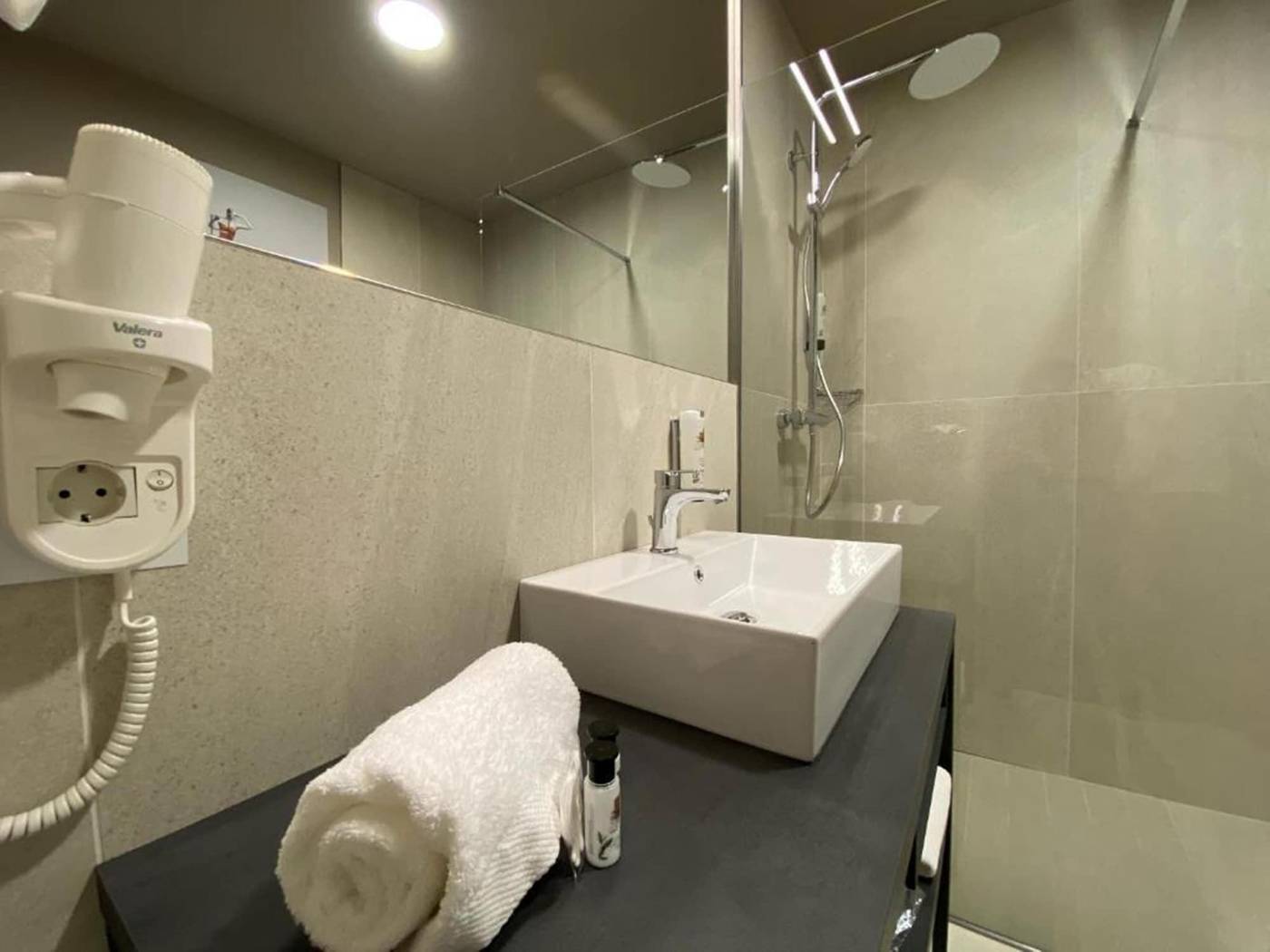 Amedia-Hotel-Mailand-a-Trademark-by-Wyndham-Room-45