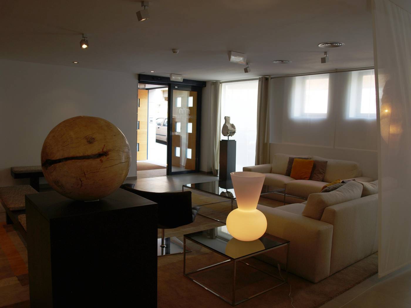 Eco-Alcala-Suites-Lobby-9