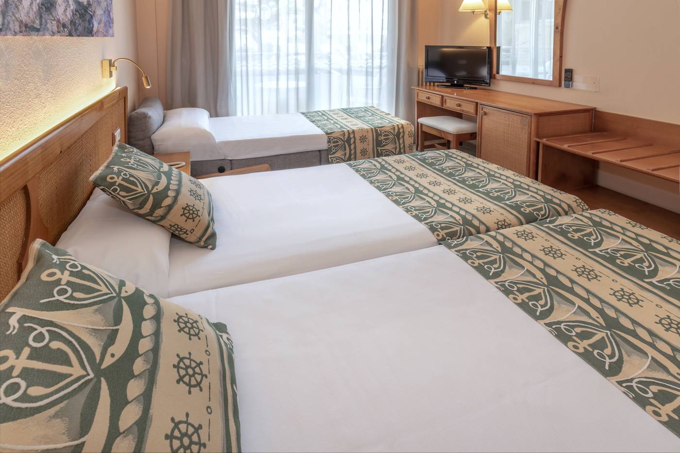 Oasis-Tossa-Room-23