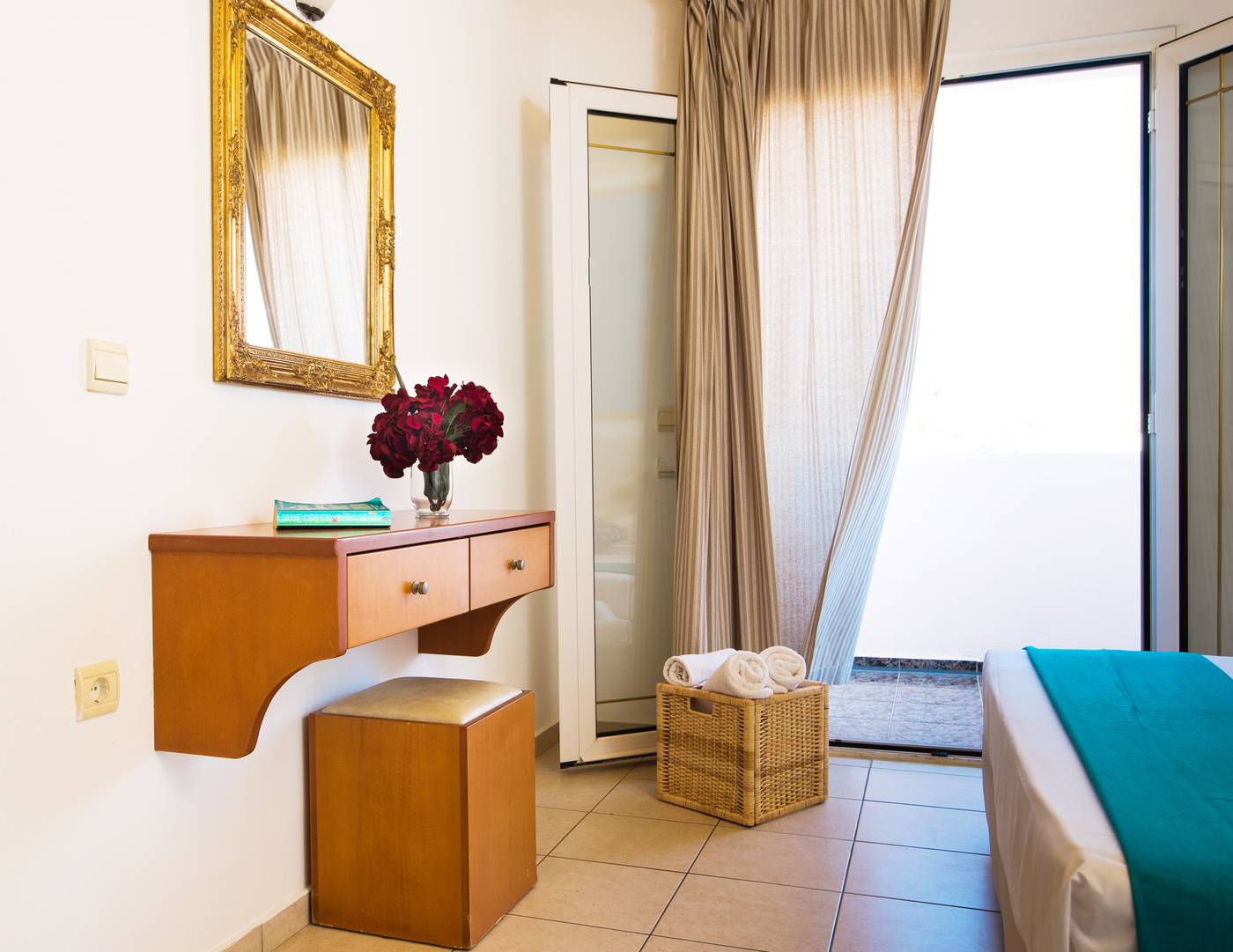Yiannis-Manos-Apartments-Room-68