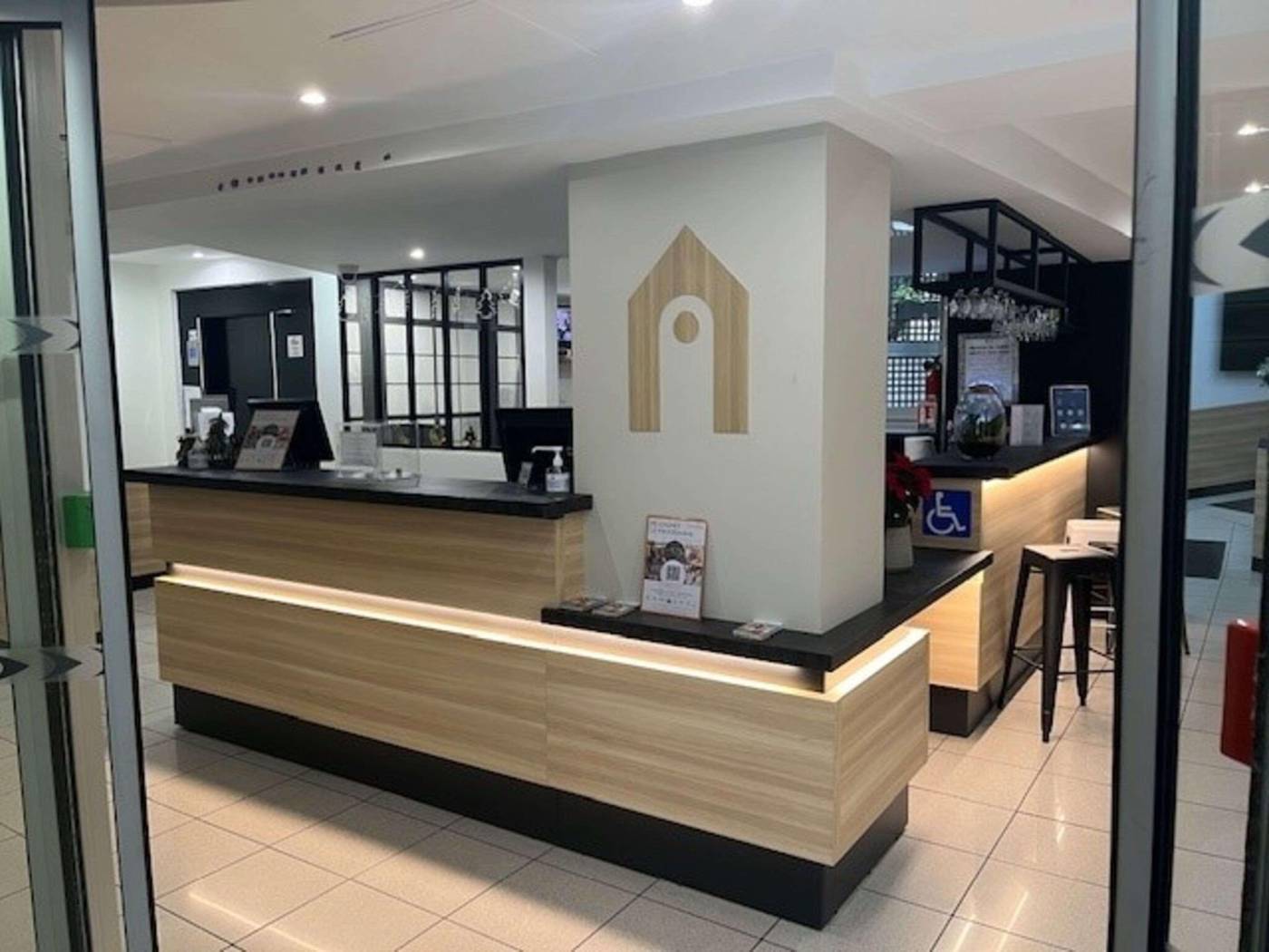 Campanile-Paris14-Maine-Montparnasse-Lobby-19