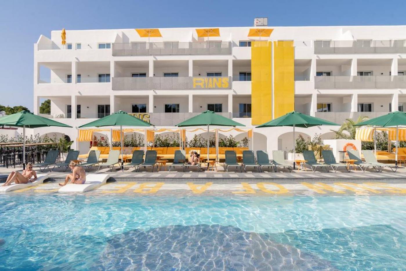 Ryans-Lolas---Adults-Only-General-view-2