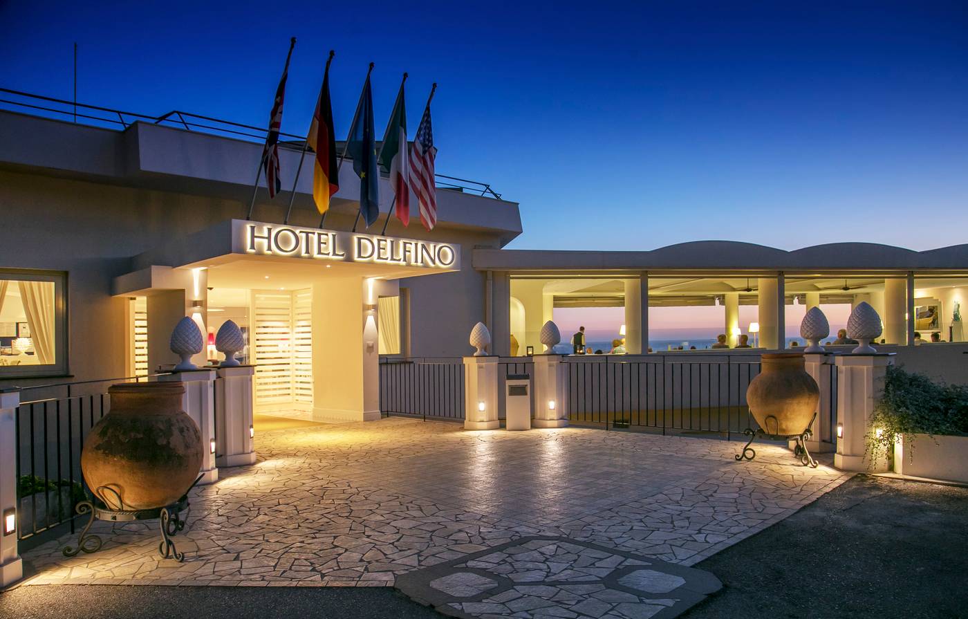 Delfino-Lobby-6