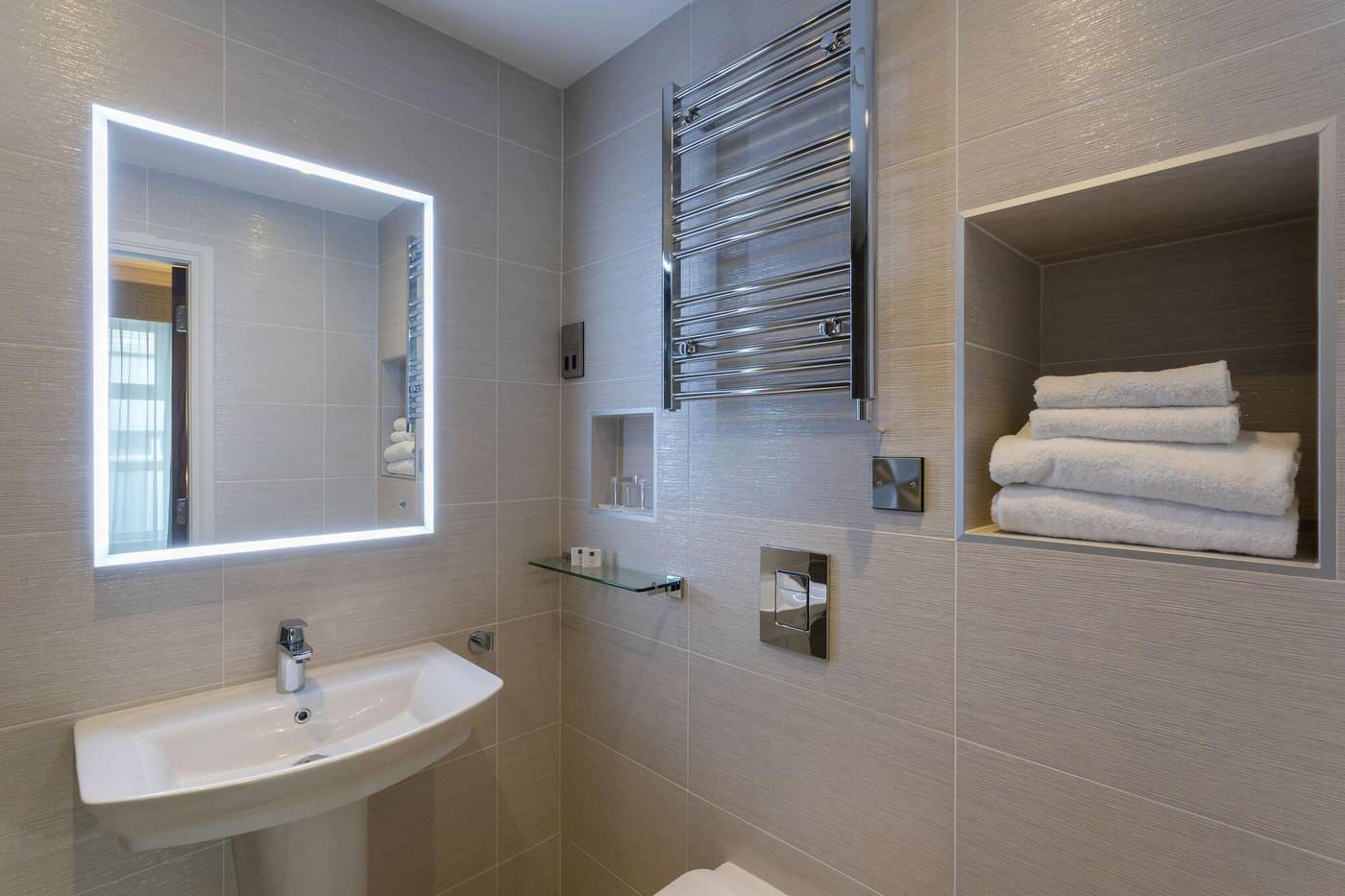 The-Fleet-Hotel-Room-42