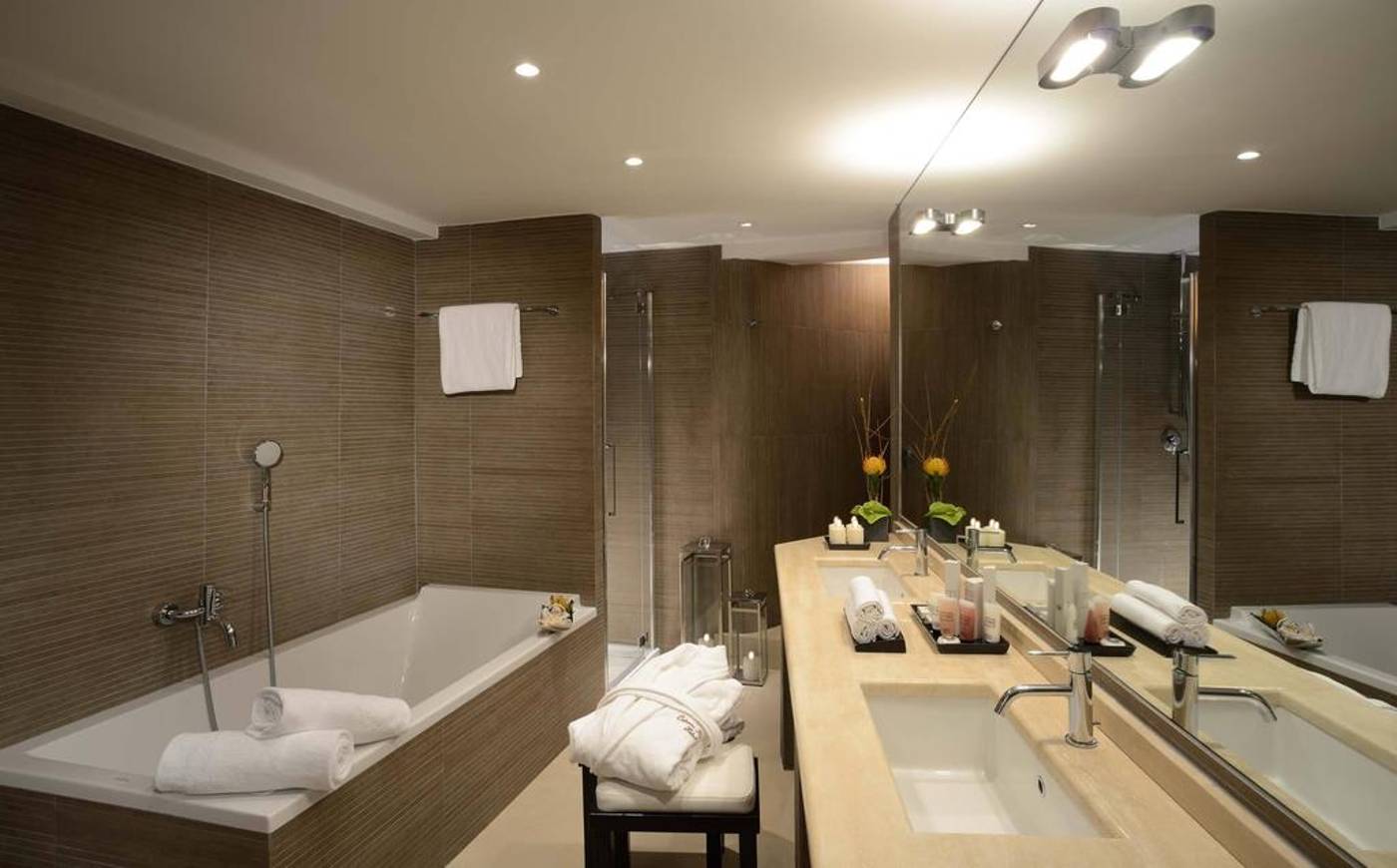 Colonna-Palace-Room-30