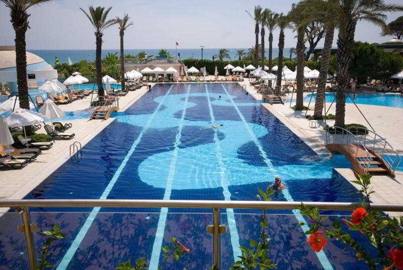 Limak-Atlantis-Resort-Pool-15