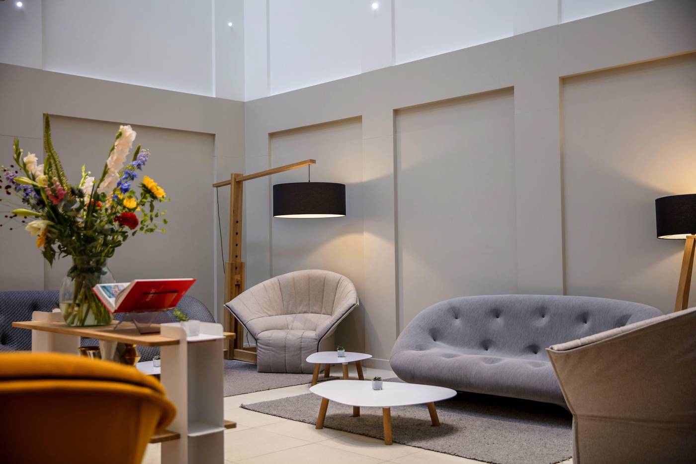 Holiday-Inn-Express-Amsterdam-Arena-Towers-Lobby-6