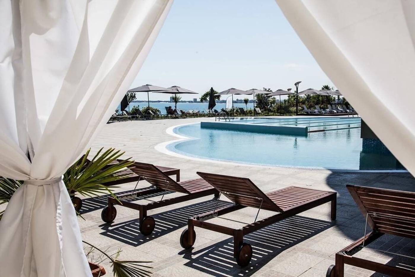 Grand-Hotel-Sveti-Vlas-Pool-11