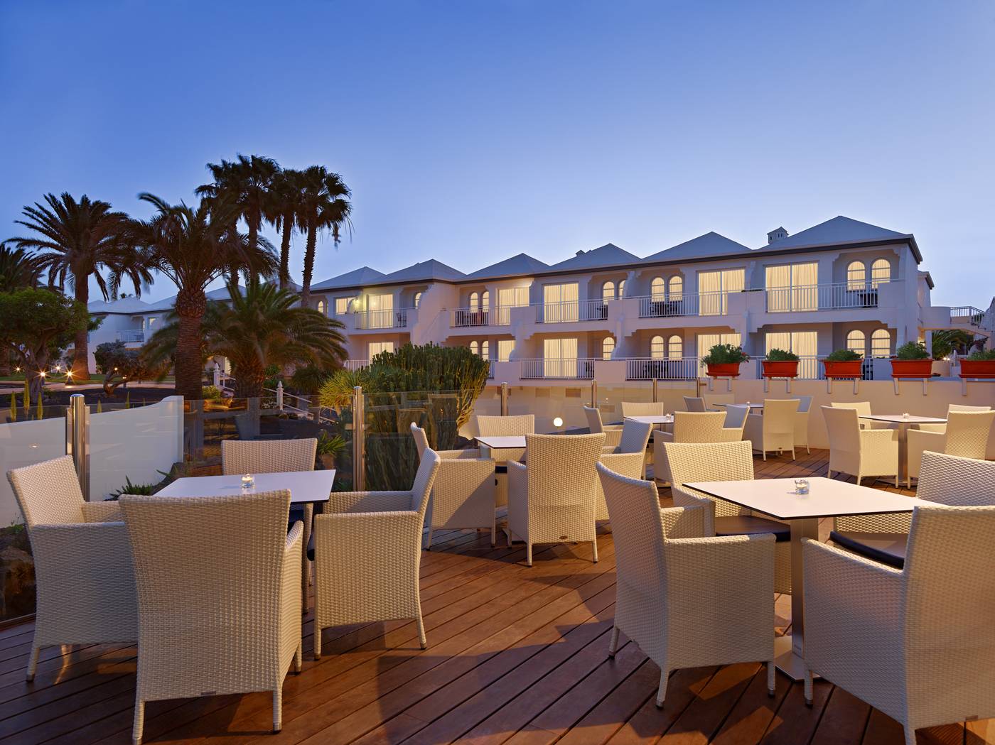 H10-Ocean-Suites-Terrace-11