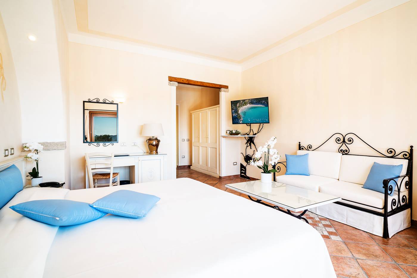 LH Pozzo Sacro-Italy-Olbia-Room-10