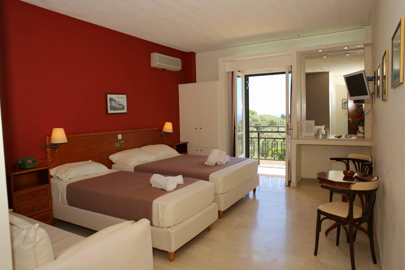 Hotel-Sunrise-Inn-Room-33