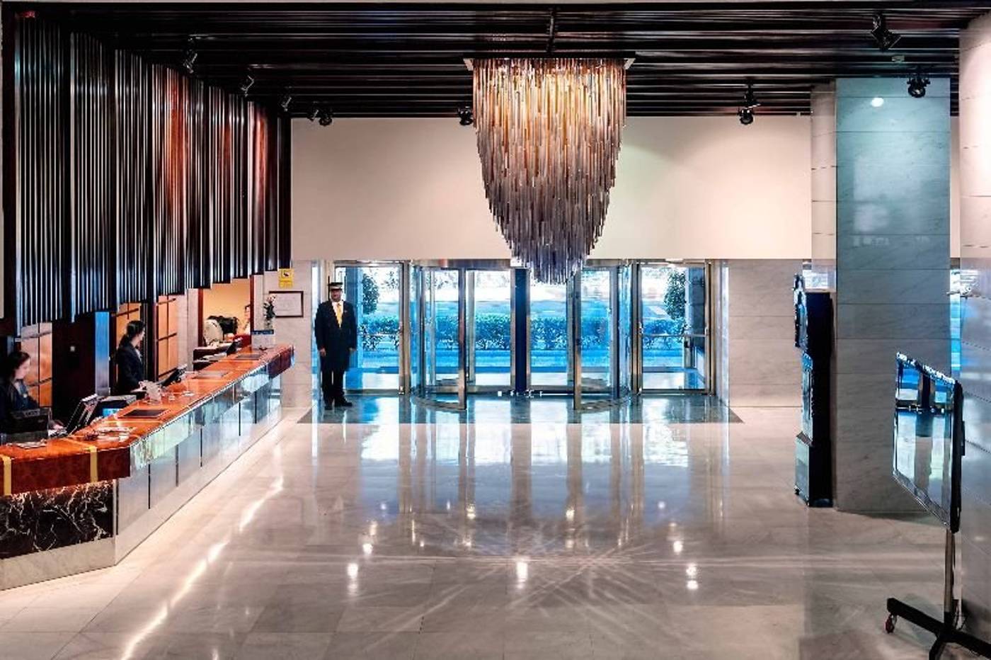 Miguel-Angel-by-BlueBay-Lobby-18