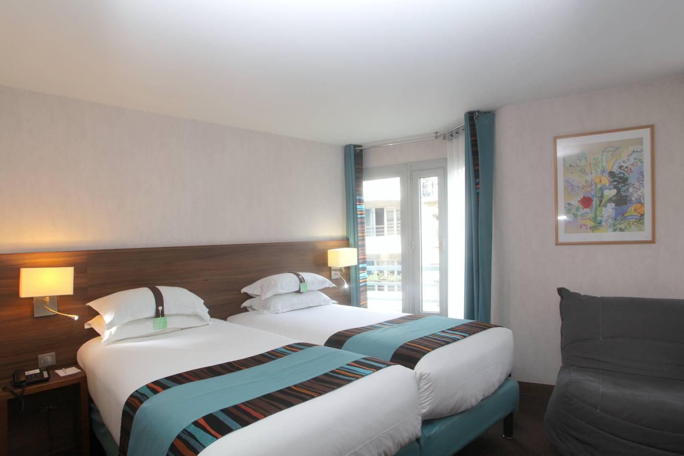 Holiday-Inn-Paris---Montmartre-Room-28