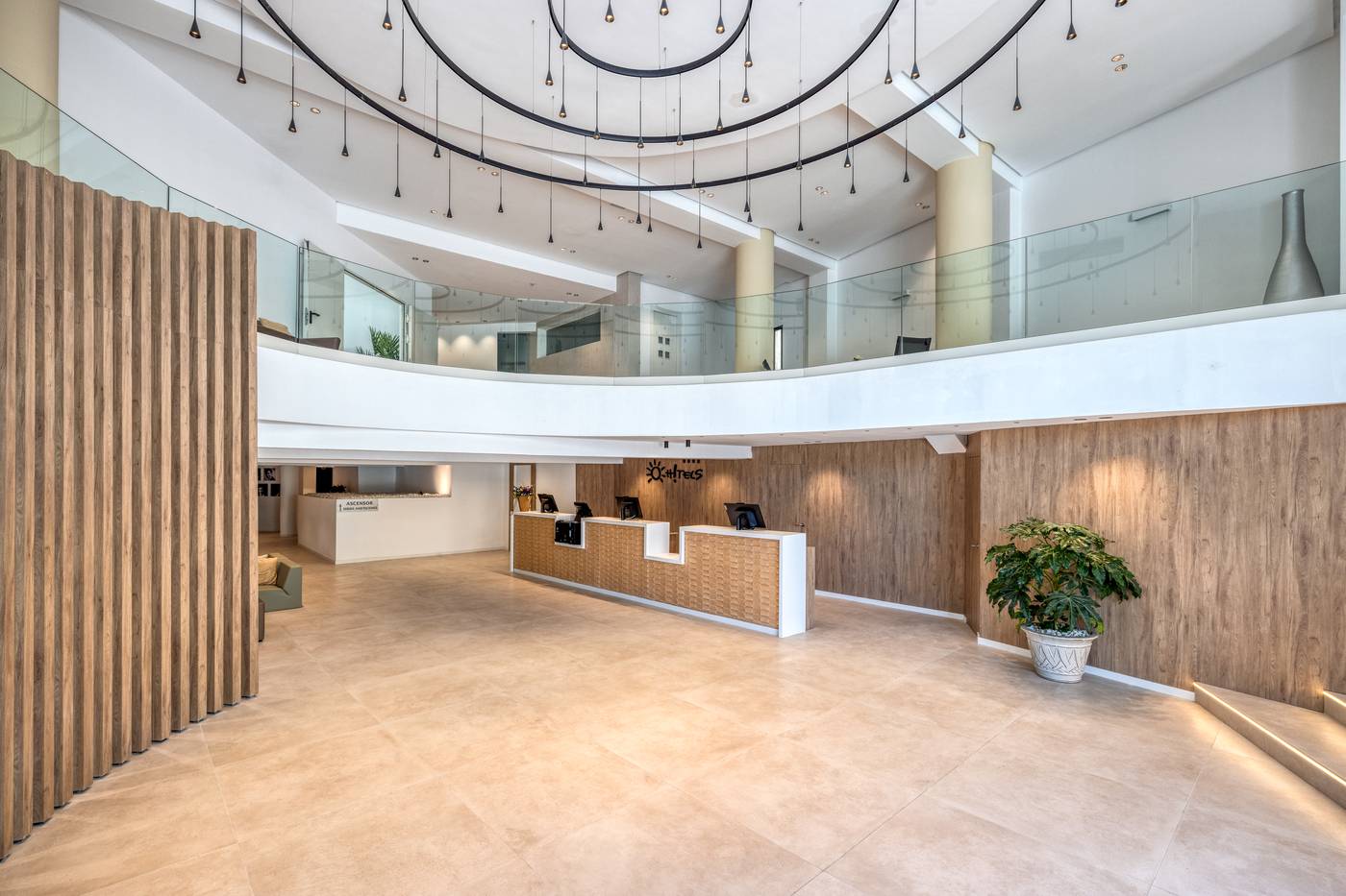 Ohtels-Gran-Hotel-Almeria-Lobby-40