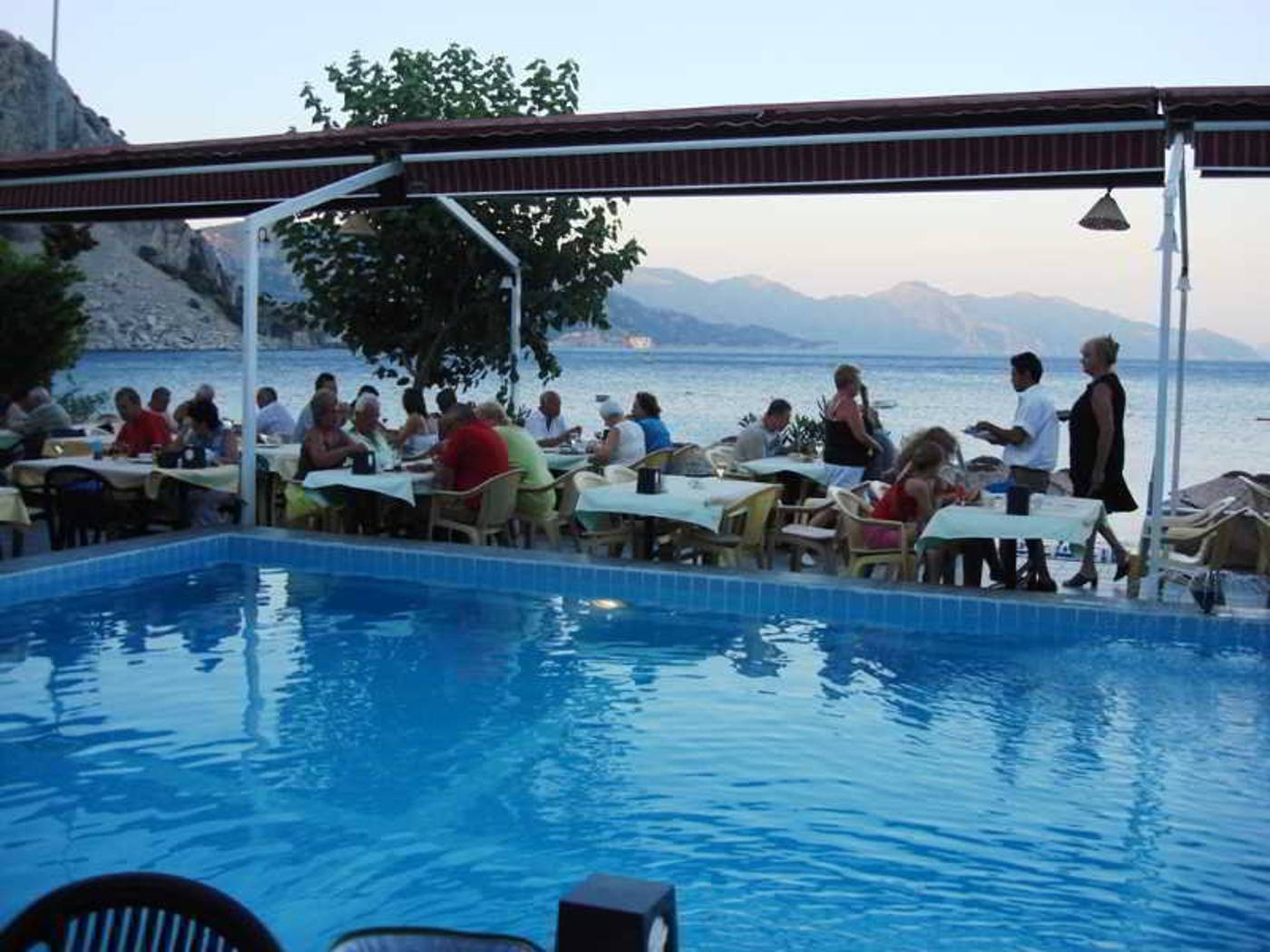 Oz-Can-Hotel---Family-Suites-Pool-9