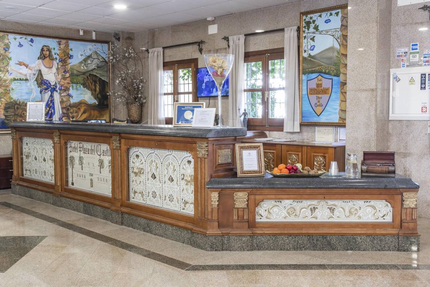 Hotel-Plaza-del-Castillo-Lobby-52