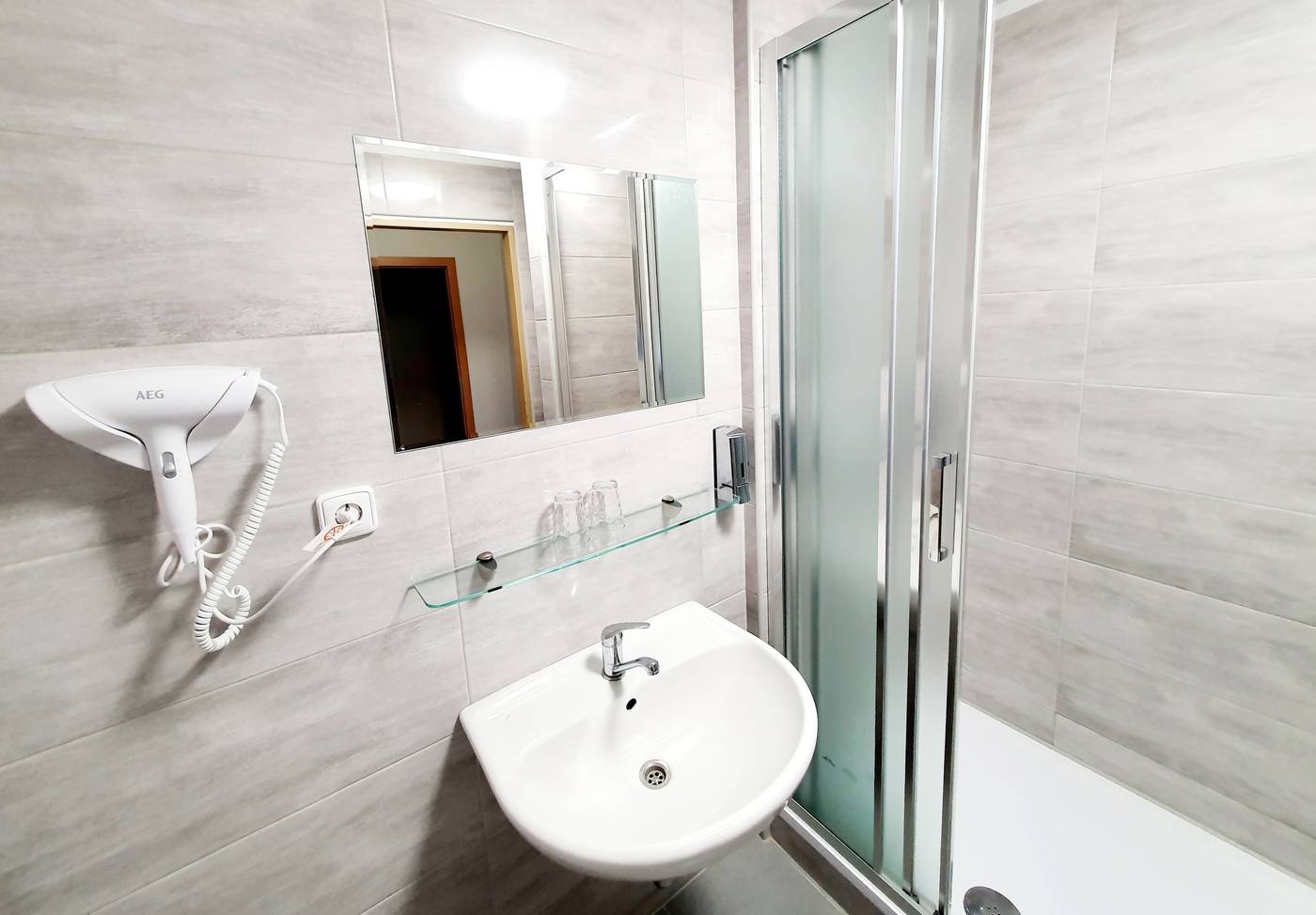 Hotel-Relax-Inn-Room-16