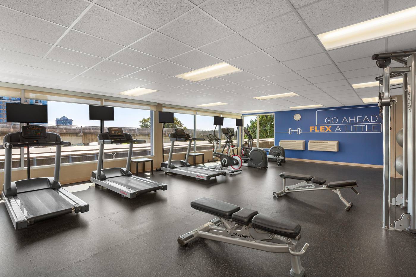 Holiday-Inn-Express-Vancouver-Airport-Richmond-Sports-and-Entertainment-57