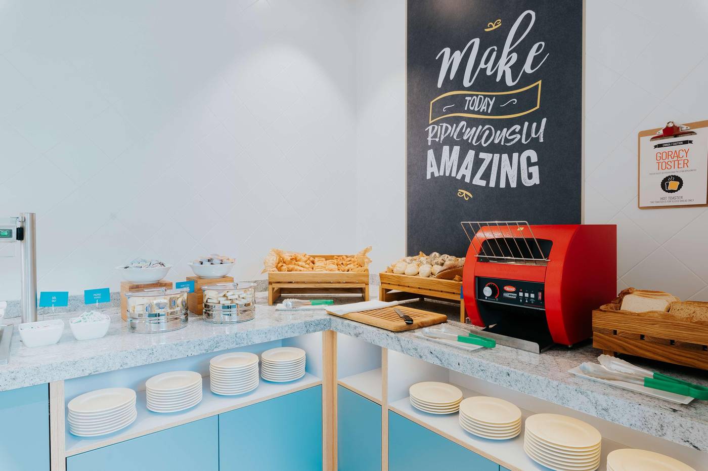 Hampton-By-Hilton-Warsaw-Reduta-Restaurant-45