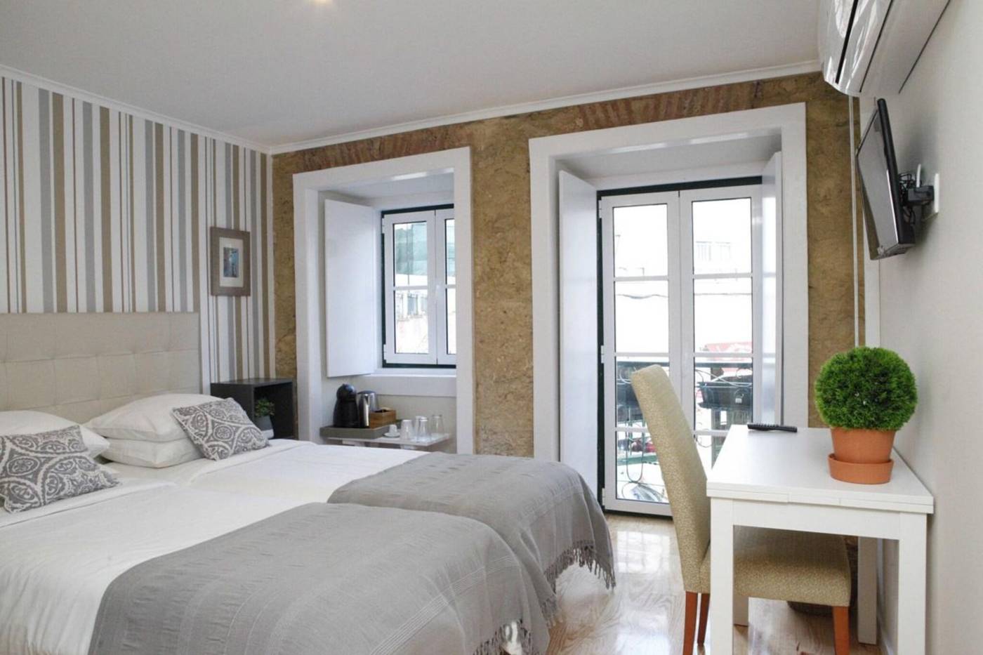 Flores-Guest-House-Room-40