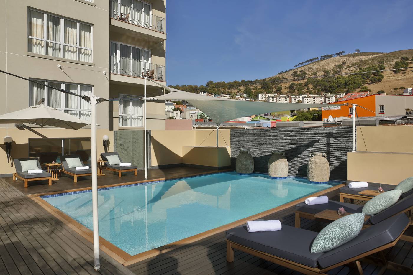 Hyatt-Regency-Cape-Town-Pool-2