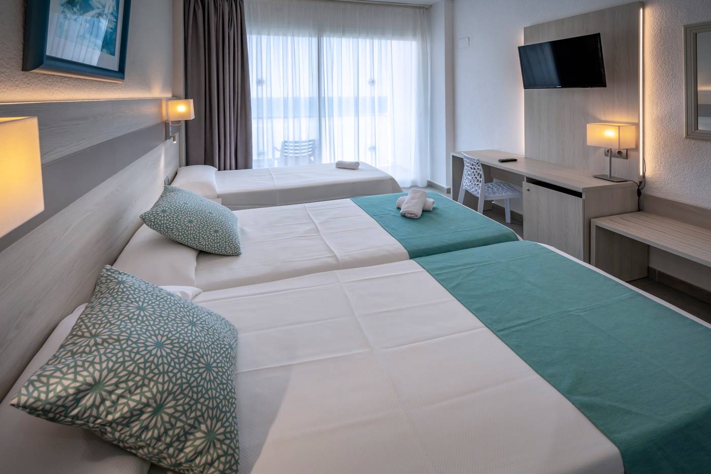 4R-Salou-Park-Resort-I-Room-22