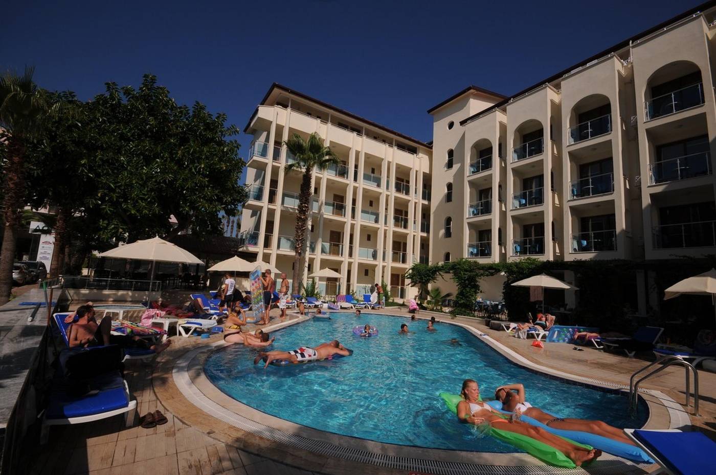 Kent-Studyo-Hotel-Pool-2