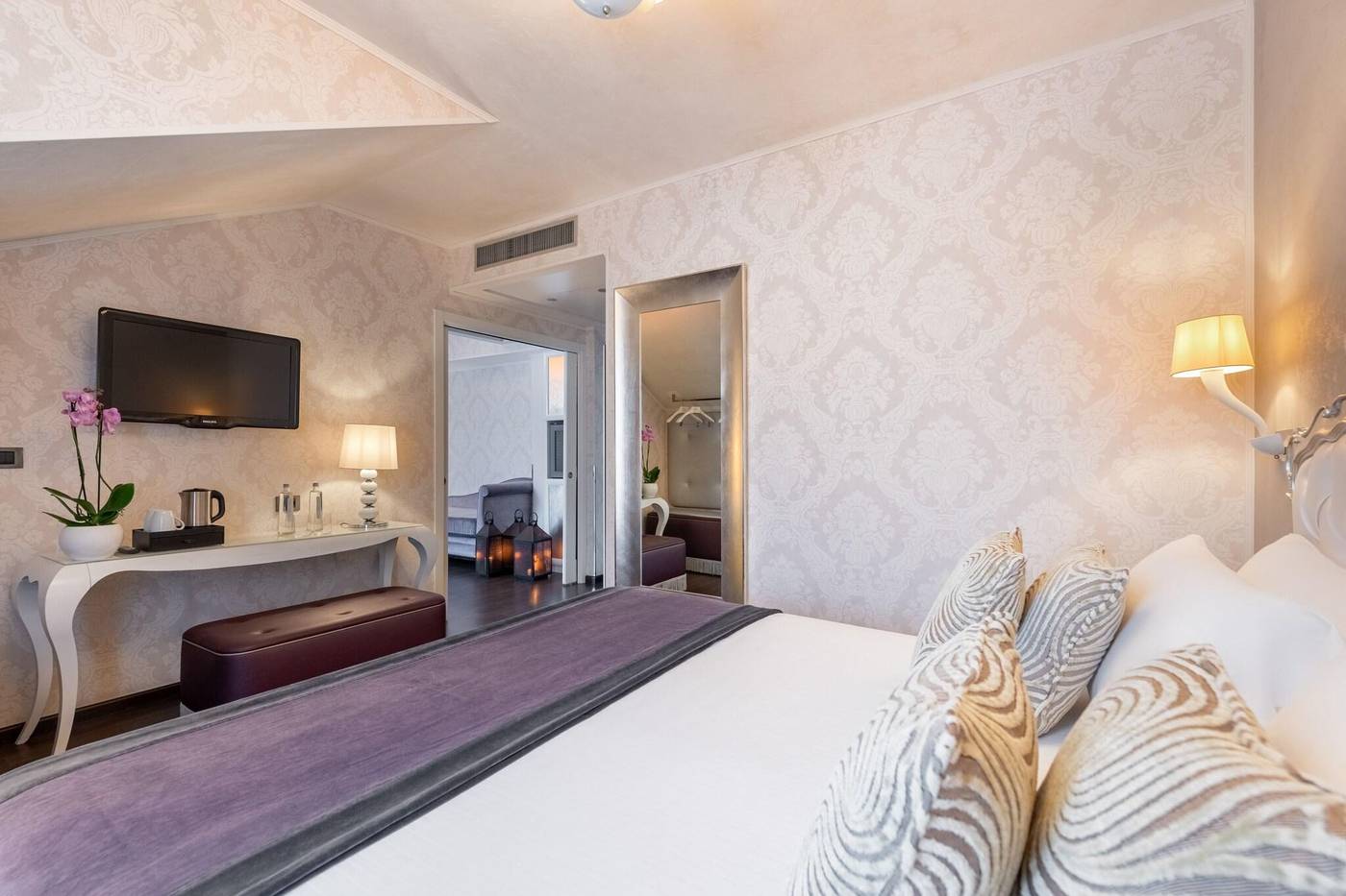 Carnival-Palace-Room-20