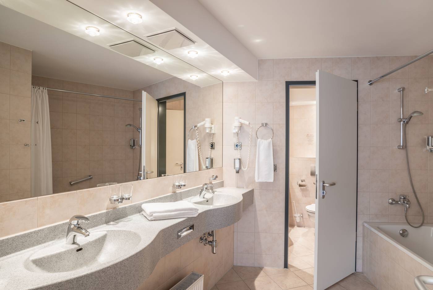 Hollywood-Media-Hotel-Room-33