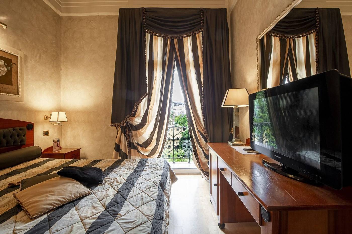 Columbia-Charming-Spa-Room-36