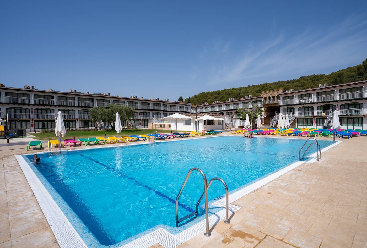 Medplaya-Sant-Eloi-Aparthotel-Pool-5