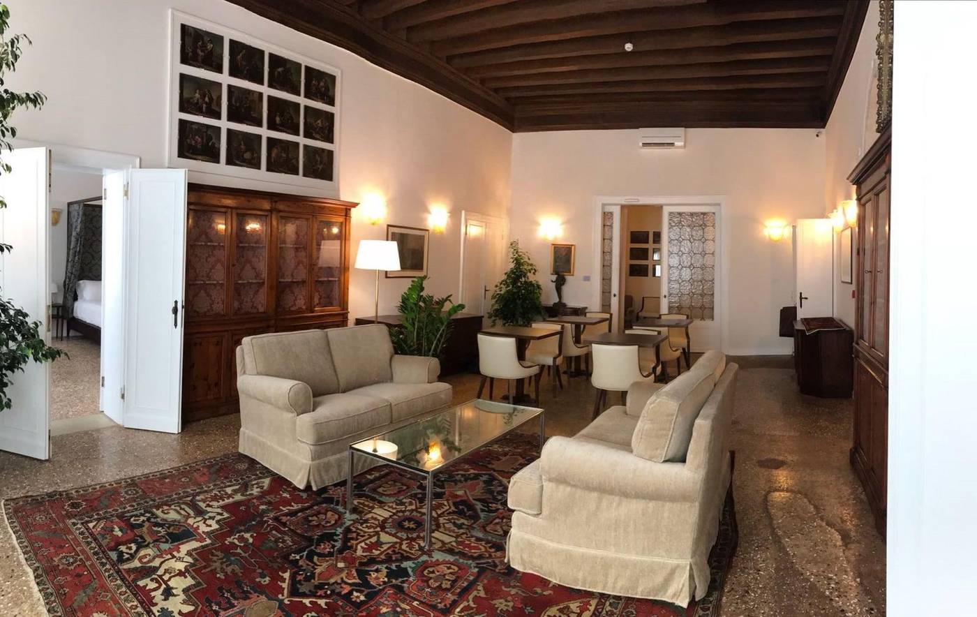 Suites-Alla-Maddalena-Lobby-1