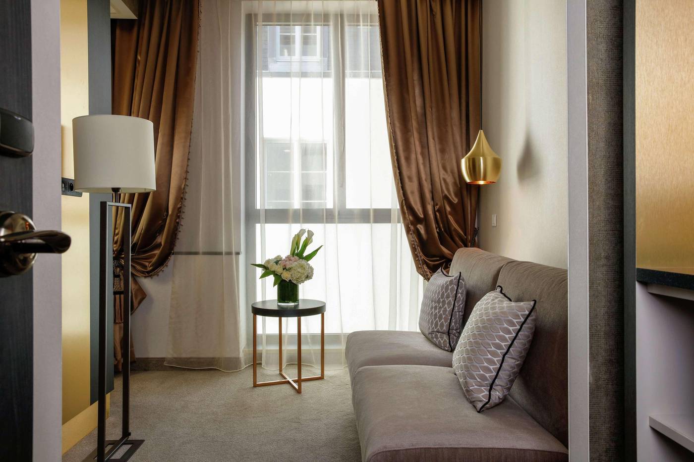 Niepce-Paris-Hotel--Curio-Collection-by-Hilton-Room-20