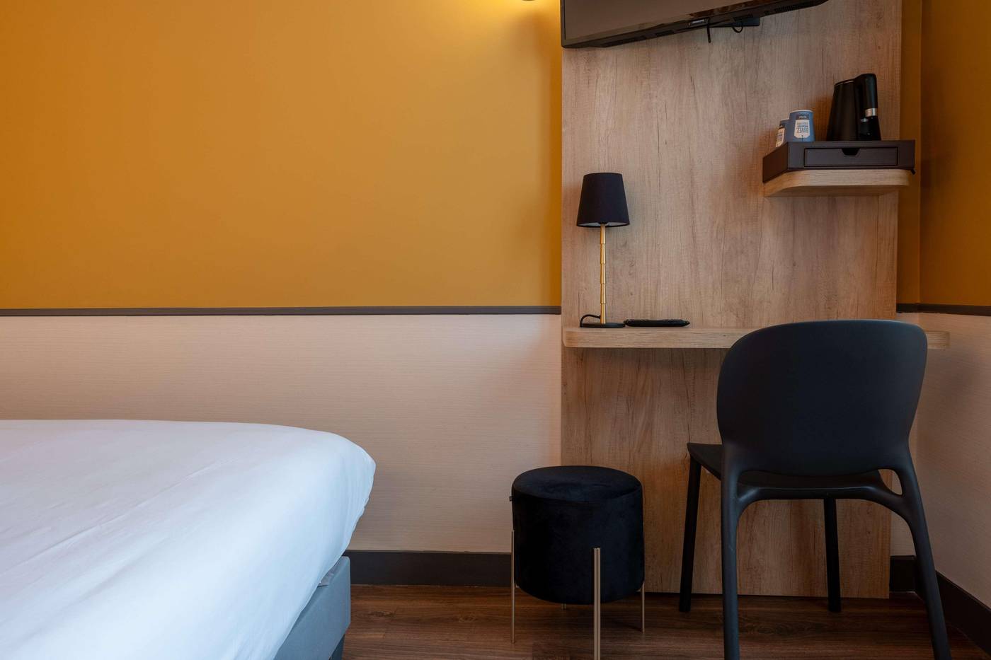 Kyriad-Par----s-10---Canal-Saint-Martin--R----publique-Room-38