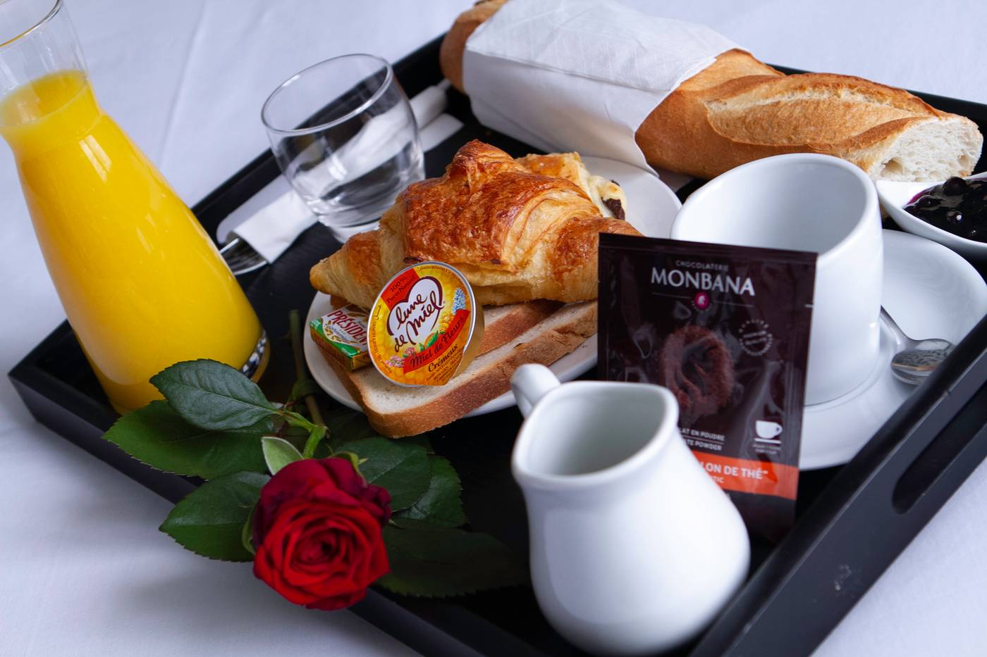 Hotel-du-Theatre-by-Patrick-Hayat-Room-24