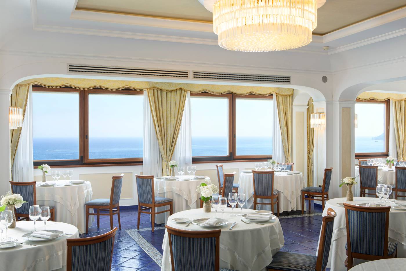 Lloyd-s-Baia-Restaurant-36