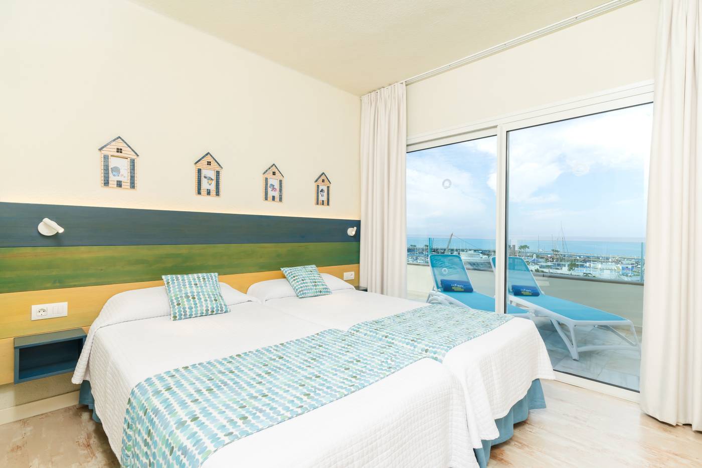 Hovima-La-Pinta-Beachfront-Family-Hotel-Room-14