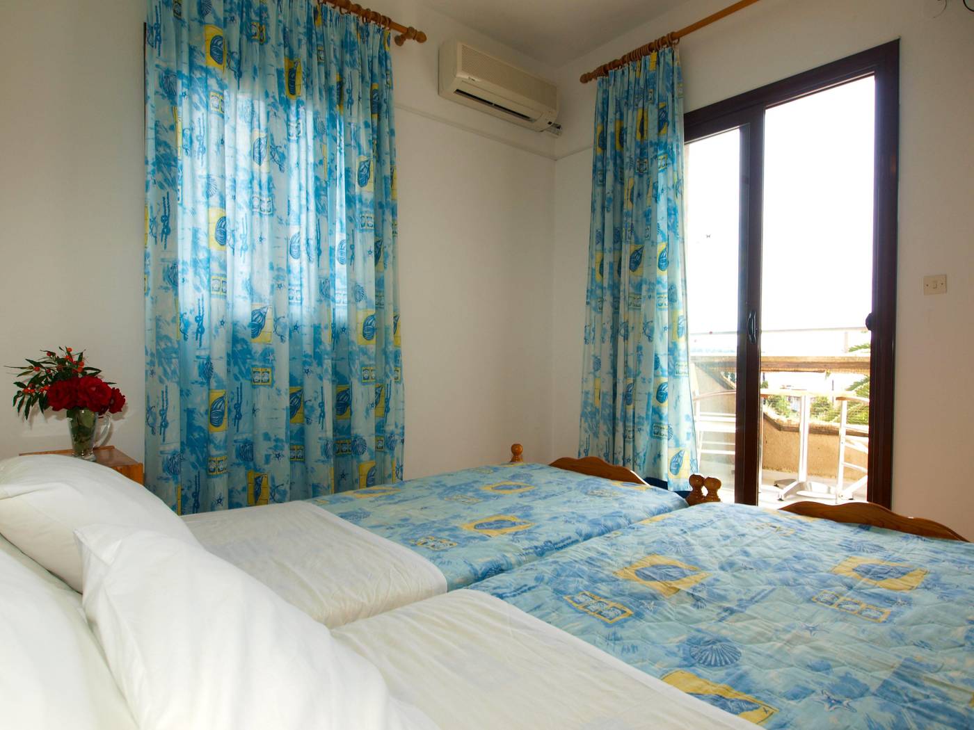 Nikolas-Studios-Room-16